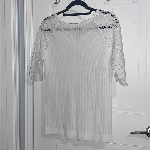 *BRAND NEW* White blouse with lace sleeves - Picture 2 of 3